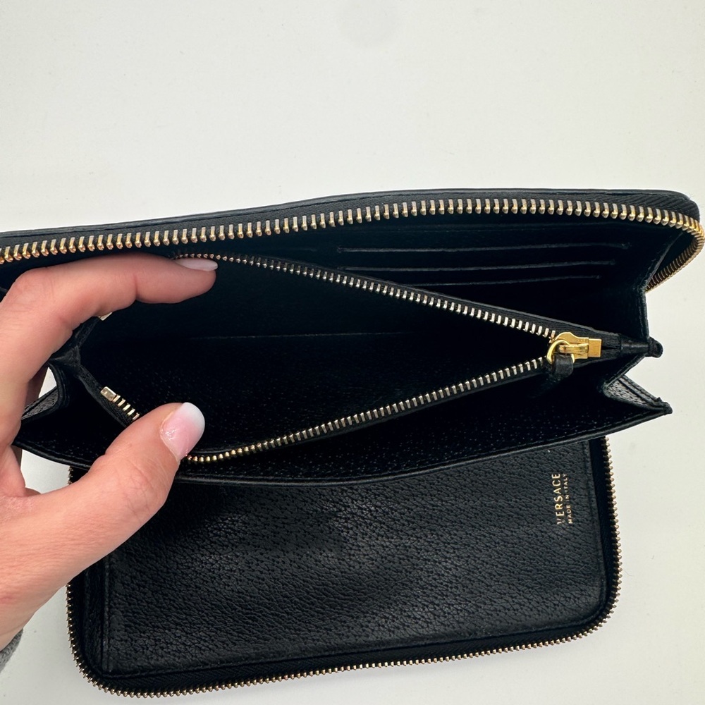 🚨🚨SOLD🚨🚨Versace Medusa Organizer - Picture 5 of 7